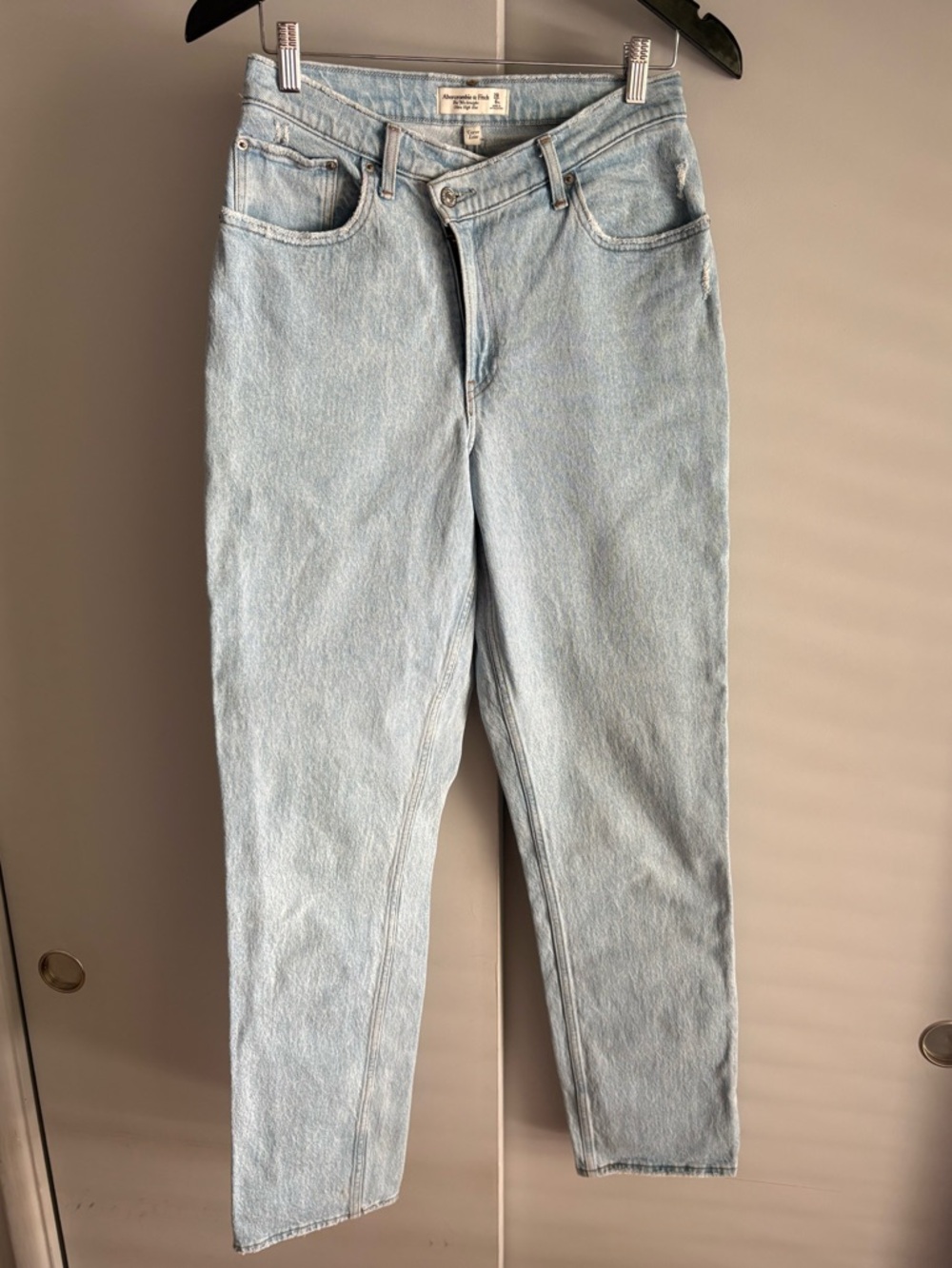 Abercrombie 90s Straight Jean - Curve Love, Extra Long (Tall), Light Wash